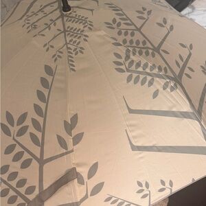 Four Season Hotel Large Elegant Tan and Gray Umbrella